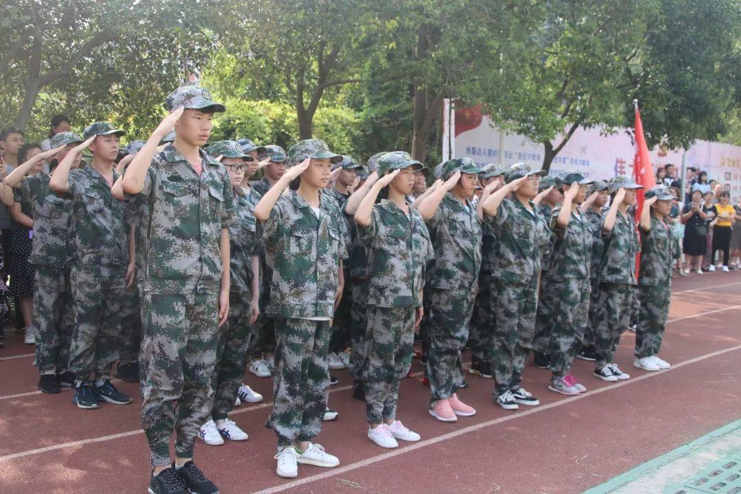 美狮贵宾会都会森林学校盛大举行2019级新生自觉学习及军事训练闭营仪式