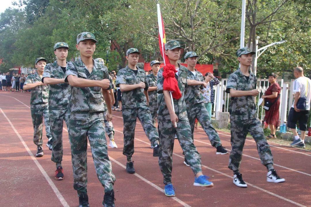 美狮贵宾会都会森林学校盛大举行2019级新生自觉学习及军事训练闭营仪式