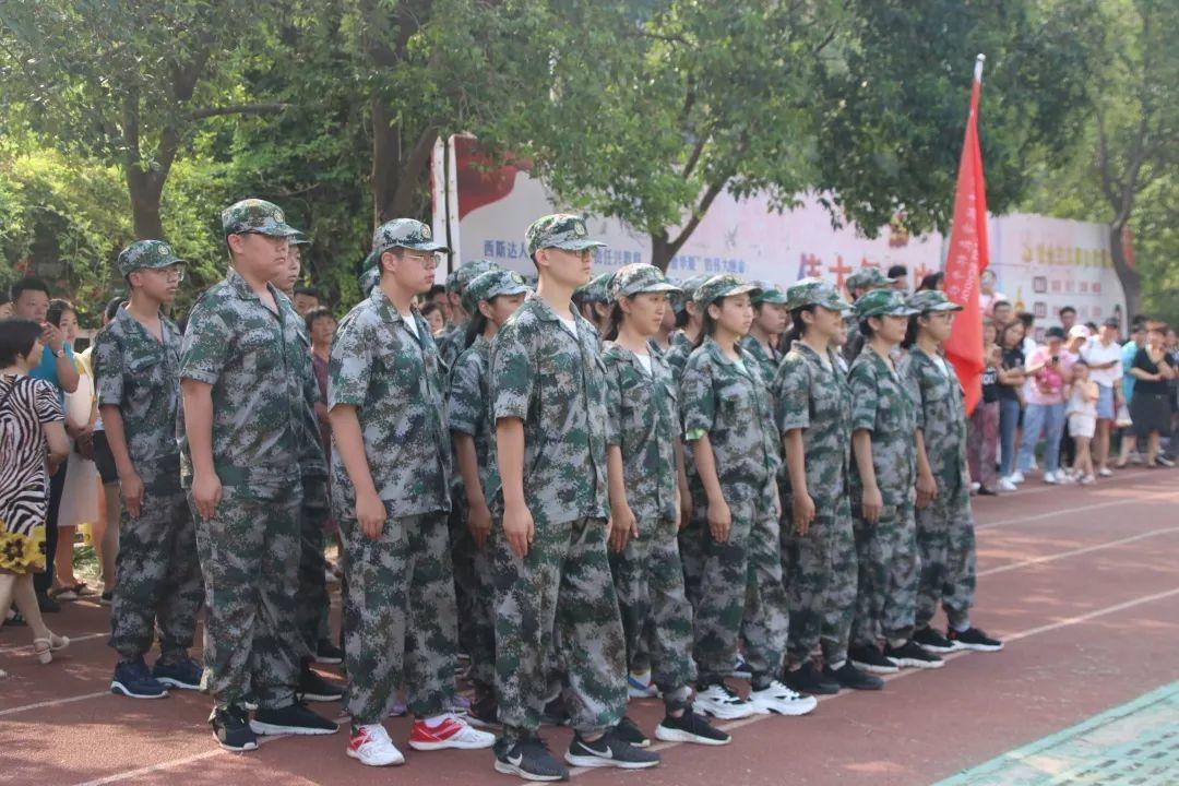 美狮贵宾会都会森林学校盛大举行2019级新生自觉学习及军事训练闭营仪式