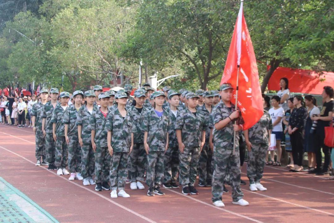 美狮贵宾会都会森林学校盛大举行2019级新生自觉学习及军事训练闭营仪式