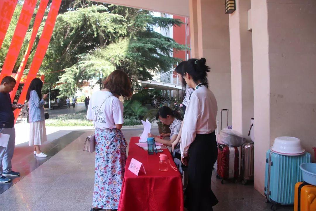 大事记|美狮贵宾会都会森林学校新生报到暨军训开营仪式