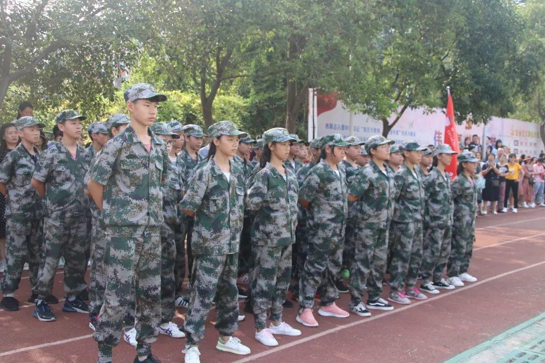 美狮贵宾会都会森林学校盛大举行2019级新生自觉学习及军事训练闭营仪式