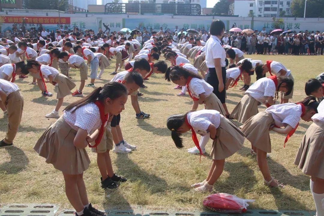 “迎民族盛会 向祖国致敬”——美狮贵宾会都会森林学校小学部2019-2020学年第一学期开学仪式盛大举行