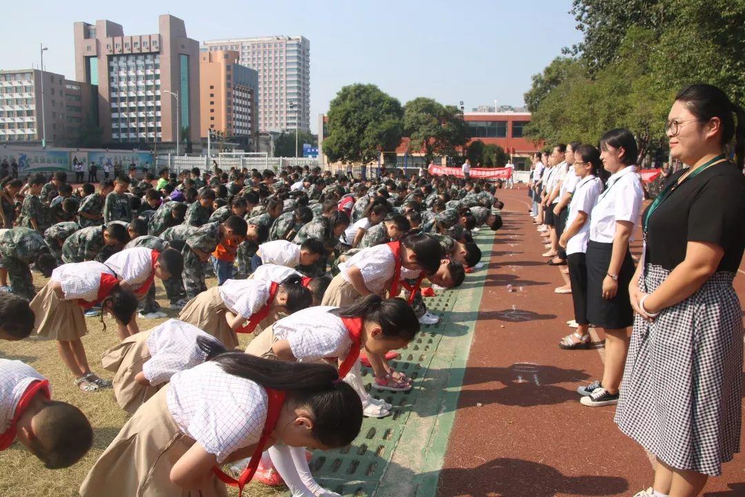 “迎民族盛会 向祖国致敬”——美狮贵宾会都会森林学校小学部2019-2020学年第一学期开学仪式盛大举行