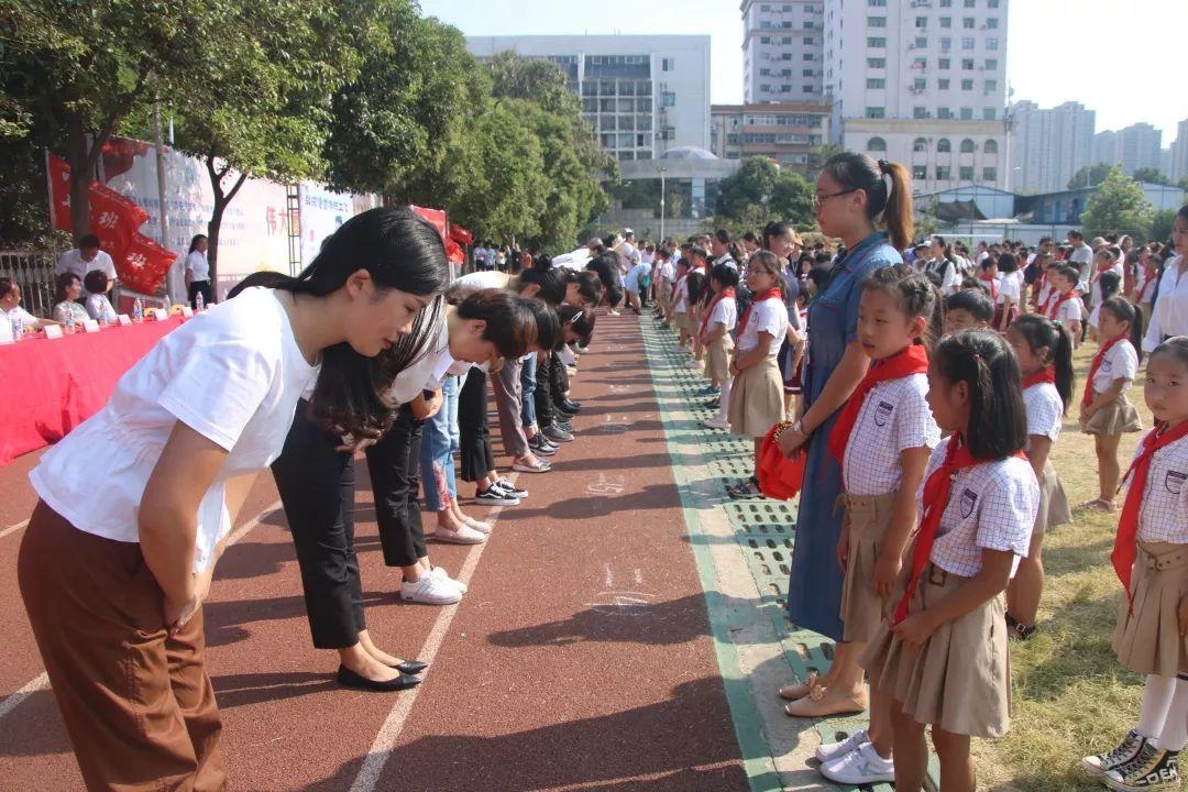 “迎民族盛会 向祖国致敬”——美狮贵宾会都会森林学校小学部2019-2020学年第一学期开学仪式盛大举行