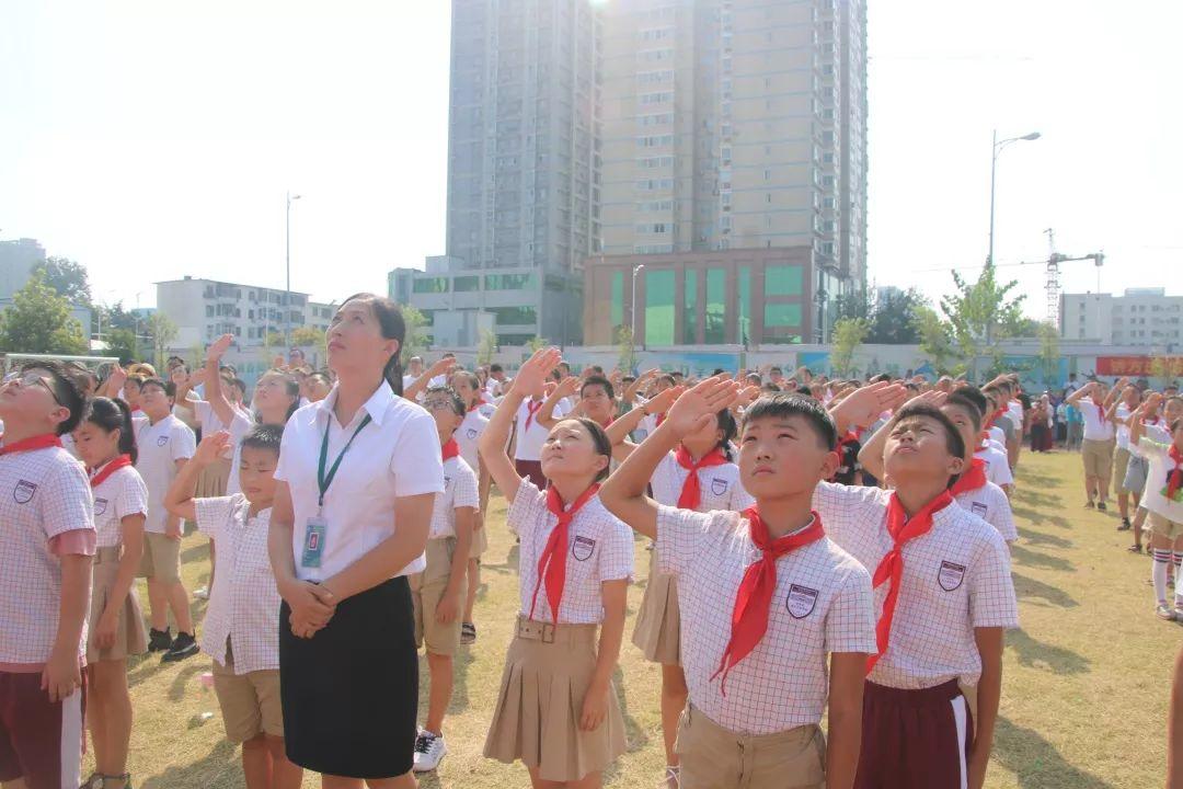 “迎民族盛会 向祖国致敬”——美狮贵宾会都会森林学校小学部2019-2020学年第一学期开学仪式盛大举行